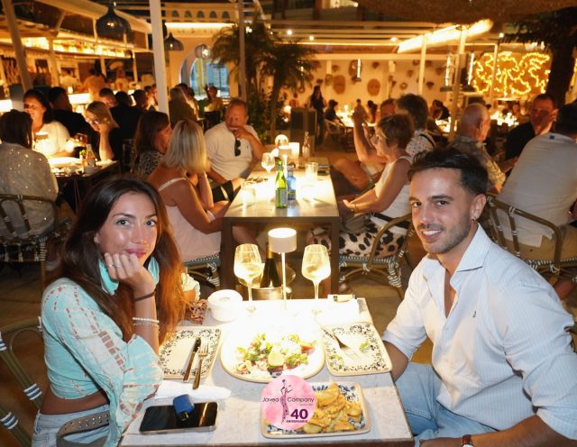 🌊 En La Siesta cada noche tiene su encanto ✨
Brindis, música y ese ambiente que convierte cada momento en algo que siempre querrás recordar. 🍸🎵
📸 Ya puedes ver en Facebook las fotos del finde.
👉 Busca la tuya, etiquétate y vuelve a revivir la noche con nosotros.
Foto: @carlos_serrano_9 💙
