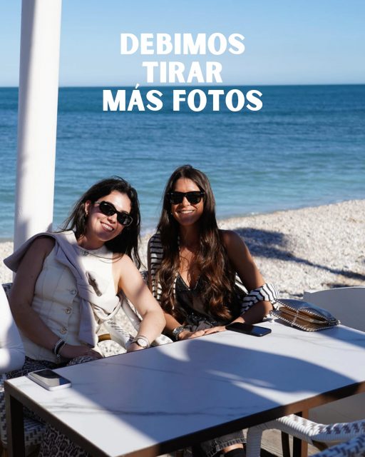 Benito llenando estadios en España, pero el verdadero VIP se vive en primera línea de playa. 🌊🥂
Hazle caso a la canción: no te quedes con las ganas de nada. Pide ese cóctel extra, alarga el tardeo y llena el carrete de fotazas. Tu rincón favorito en La Siesta ya está listo. 🔥🌴