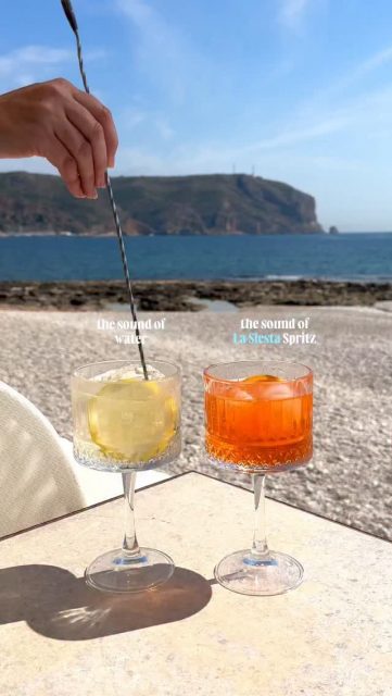 Ya huele a verano y la verdad... no se nos ocurre mejor compañía que un La Siesta Spritz. 🍹🌊