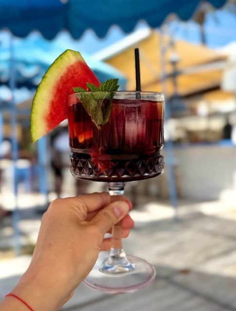 “La Dolce Vita on La Isla Bonita 🏝️
Spanish slow mornings, beautiful faces and no cares in this world at our favourite @lasiestajavea …”
📸: @kikialforte